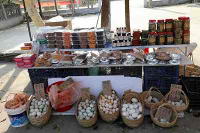 安徽農(nóng)家土產(chǎn) 大嫂攤上的美食盛宴