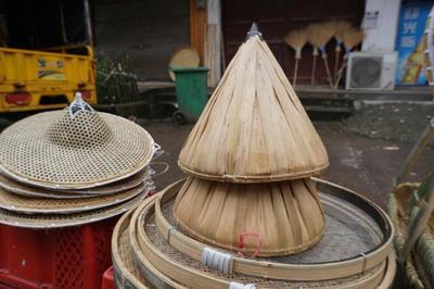 江西非遺小鎮奇觀 斗笠滿街走，土煙論斤售